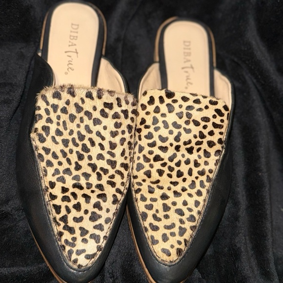 Sleek Brown and Black Mules with Pointed Toe - Picture 11 of 12